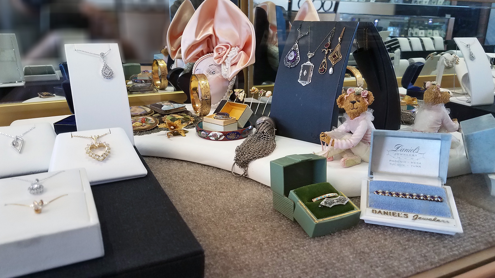 Estate jewelry Sale, Save big on Previous Owned Jewelry in Phoenix AZ