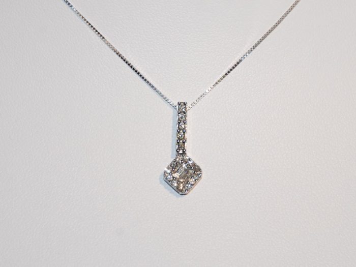 John Wallick Jewelers: White Gold Pendant Necklace with Diamonds